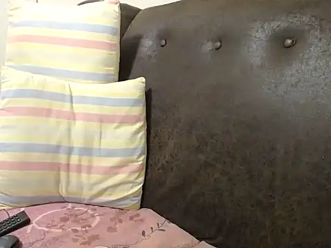 Snapshot of bustylaura4u chatting on 02-07-26, 06:00 bustylaura4u online show from 02-07-26, 06:00