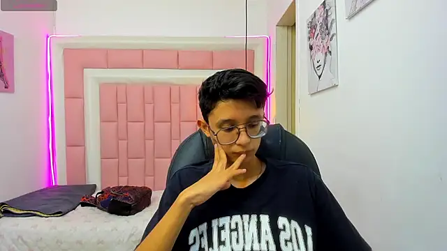 SantiagoRusso18 online show from 02-26-26, 02:05