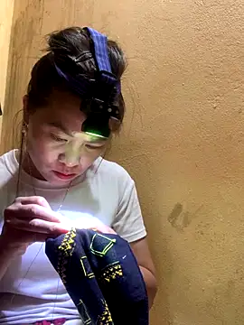 Snapshot of tuyetnhi-00 chatting on 09-09-25, 02:00 tuyetnhi-00 online show from 09-09-25, 02:00