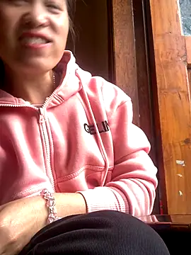 Snapshot of tuyetnhi-00 chatting on 09-25-25, 03:43 tuyetnhi-00 online show from 09-25-25, 03:43