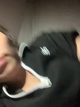 Snapshot of tuyetnhi-00 chatting on 10-05-25, 10:18 tuyetnhi-00 online show from 10-05-25, 10:18