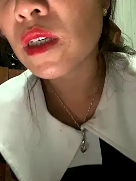 Snapshot of tuyetnhi-00 chatting on 10-07-25, 01:19 tuyetnhi-00 online show from 10-07-25, 01:19