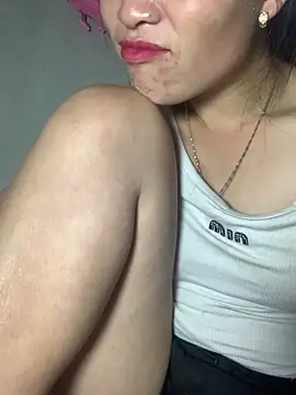 Snapshot of tuyetnhi-00 chatting on 10-08-25, 04:37 tuyetnhi-00 online show from 10-08-25, 04:37