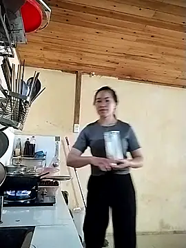 Snapshot of tuyetnhi-00 chatting on 10-12-25, 05:28 tuyetnhi-00 online show from 10-12-25, 05:28