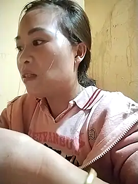 Snapshot of tuyetnhi-00 chatting on 10-16-25, 04:57 tuyetnhi-00 online show from 10-16-25, 04:57