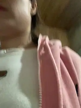 Snapshot of tuyetnhi-00 chatting on 10-20-25, 12:44 tuyetnhi-00 online show from 10-20-25, 12:44