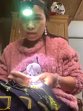 Snapshot of tuyetnhi-00 chatting on 11-13-25, 12:42 tuyetnhi-00 online show from 11-13-25, 12:42