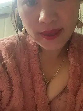 Snapshot of tuyetnhi-00 chatting on 12-16-25, 12:37 tuyetnhi-00 online show from 12-16-25, 12:37