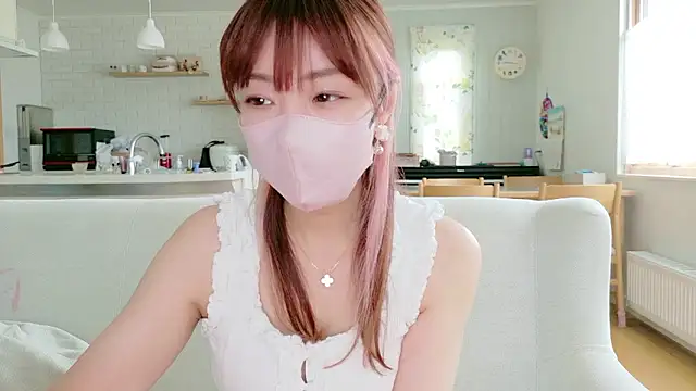 Snapshot of SUZU_1201 chatting on 05-19-26, 12:16 SUZU 1201 online show from 05-19-26, 12:16