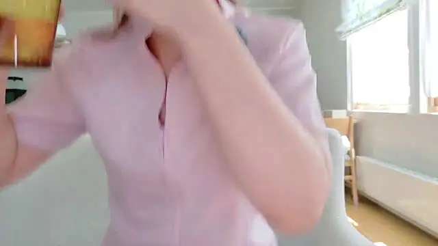 Snapshot of SUZU_1201 chatting on 06-14-26, 01:14 SUZU 1201 online show from 06-14-26, 01:14