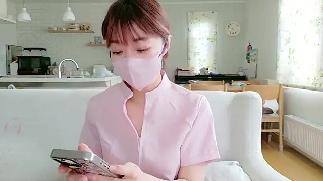 Snapshot of SUZU_1201 chatting on 06-17-26, 12:35 SUZU 1201 online show from 06-17-26, 12:35