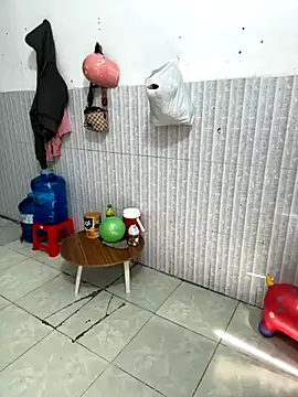 Snapshot of Tiffany-yy chatting on 10-13-25, 05:40 Tiffany-yy online show from 10-13-25, 05:40