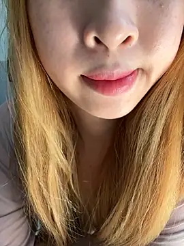 Snapshot of Tiffany-yy chatting on 11-24-25, 04:01 Tiffany-yy online show from 11-24-25, 04:01