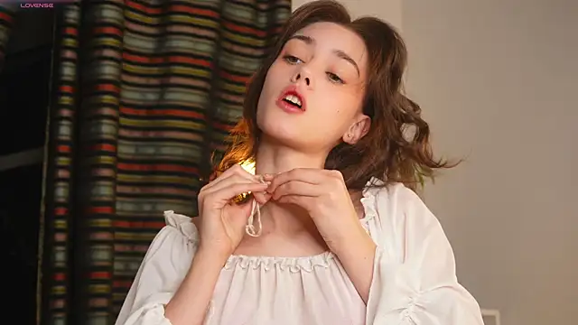 Snapshot of ttragedienne chatting on 11-17-25, 01:28 ttragedienne online show from 11-17-25, 01:28