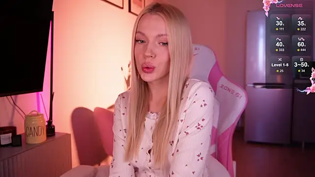 Snapshot of baby_bon chatting on 09-20-25, 05:19 baby bon online show from 09-20-25, 05:19