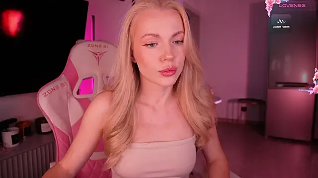 Snapshot of baby_bon chatting on 09-29-25, 01:05 baby bon online show from 09-29-25, 01:05