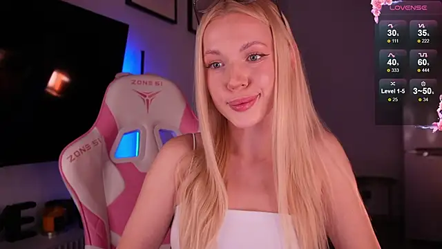 Snapshot of baby_bon chatting on 11-17-25, 01:39 baby bon online show from 11-17-25, 01:39