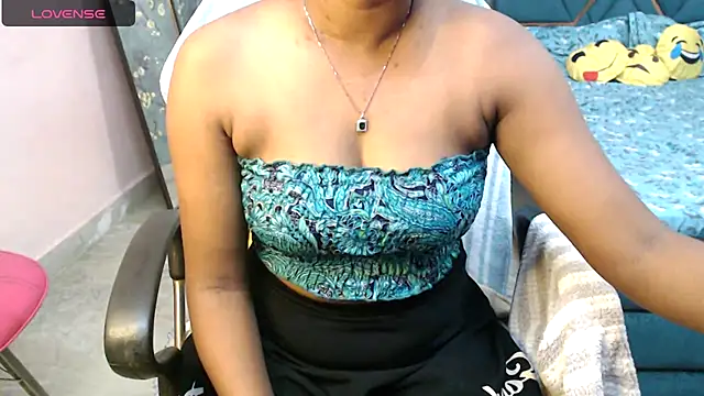 Snapshot of hot_riaa25 chatting on 09-21-25, 05:47 hot riaa25 online show from 09-21-25, 05:47