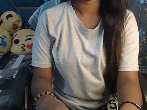 Snapshot of hot_riaa25 chatting on 10-18-25, 05:46 hot riaa25 online show from 10-18-25, 05:46