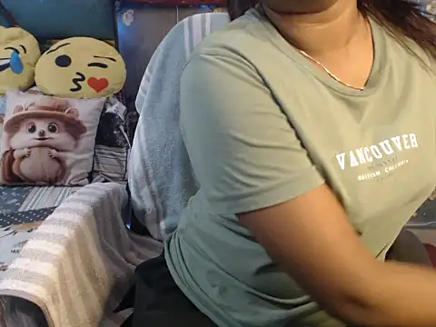 Snapshot of hot_riaa25 chatting on 10-22-25, 06:18 hot riaa25 online show from 10-22-25, 06:18