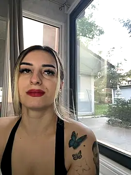 Snapshot of Ella_Vee chatting on 09-25-25, 05:11 Ella Vee online show from 09-25-25, 05:11