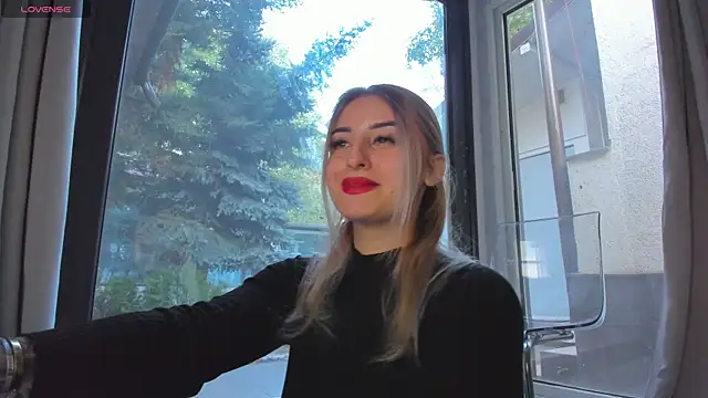 Snapshot of Ella_Vee chatting on 10-01-25, 05:02 Ella Vee online show from 10-01-25, 05:02