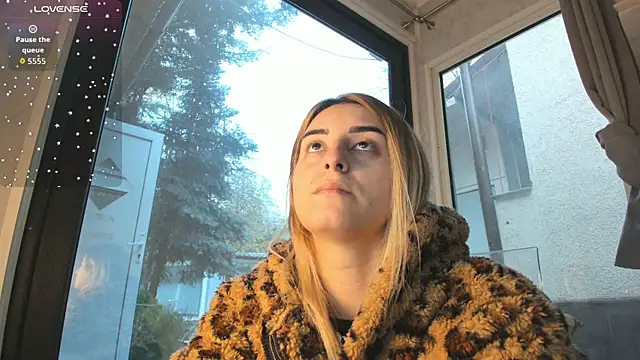 Snapshot of Ella_Vee chatting on 11-30-25, 06:39 Ella Vee online show from 11-30-25, 06:39