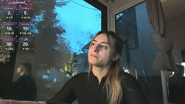 Snapshot of Ella_Vee chatting on 12-05-25, 05:38 Ella Vee online show from 12-05-25, 05:38