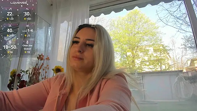 Ella Vee online show from 04-15-26, 05:47