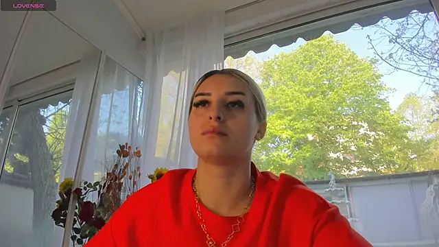 Snapshot of Ella_Vee chatting on 04-23-26, 05:19 Ella Vee online show from 04-23-26, 05:19