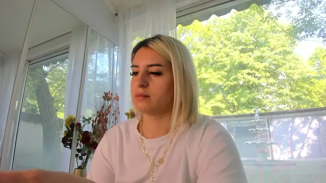 Snapshot of Ella_Vee chatting on 05-05-26, 06:43 Ella Vee online show from 05-05-26, 06:43