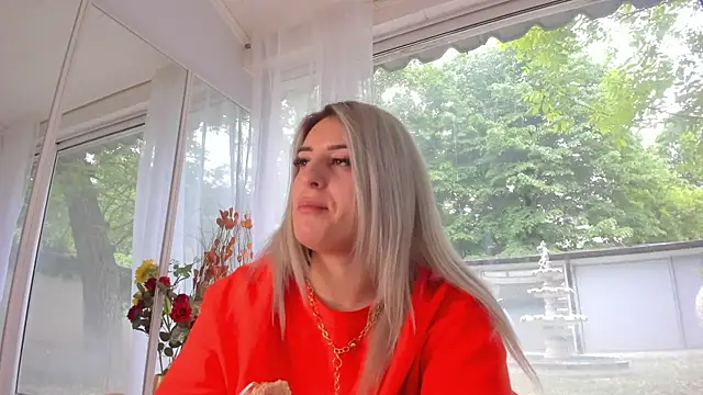 Snapshot of Ella_Vee chatting on 05-09-26, 05:45 Ella Vee online show from 05-09-26, 05:45