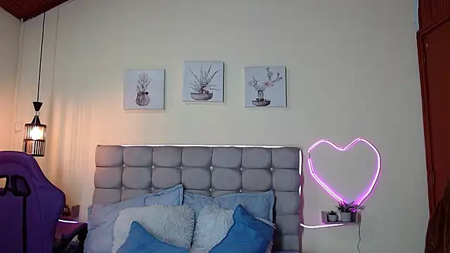 Snapshot of _naomi_s chatting on 07-11-26, 01:47 naomi s online show from 07-11-26, 01:47