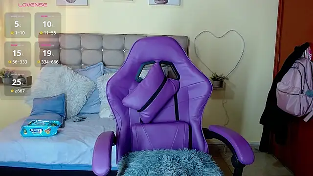 Snapshot of _naomi_s chatting on 07-12-26, 01:57 naomi s online show from 07-12-26, 01:57