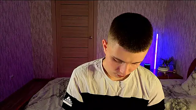 Snapshot of Denisx444 chatting on 10-16-25, 09:54 Denisx444 online show from 10-16-25, 09:54