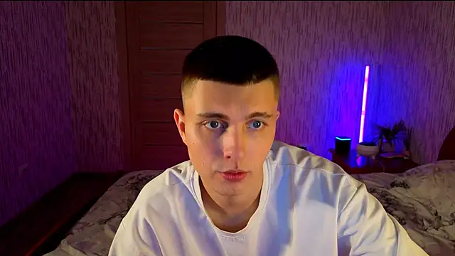 Snapshot of Denisx444 chatting on 10-17-25, 04:37 Denisx444 online show from 10-17-25, 04:37