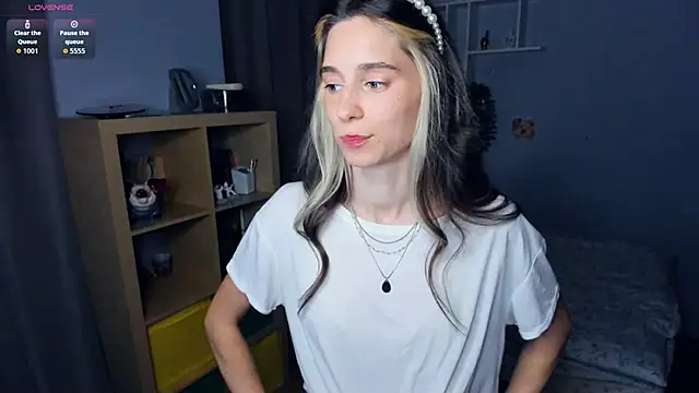 Snapshot of AntonettaTarring chatting on 09-18-25, 07:21 AntonettaTarring online show from 09-18-25, 07:21