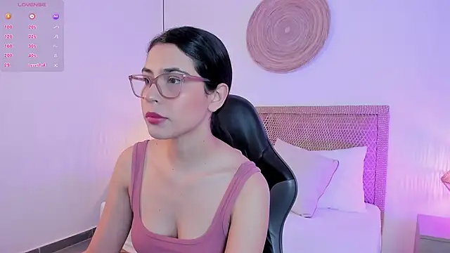 Snapshot of desireee_ chatting on 04-30-26, 12:11 desireee online show from 04-30-26, 12:11