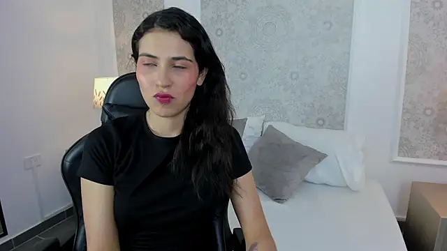 Snapshot of desireee_ chatting on 05-06-26, 07:19 desireee online show from 05-06-26, 07:19
