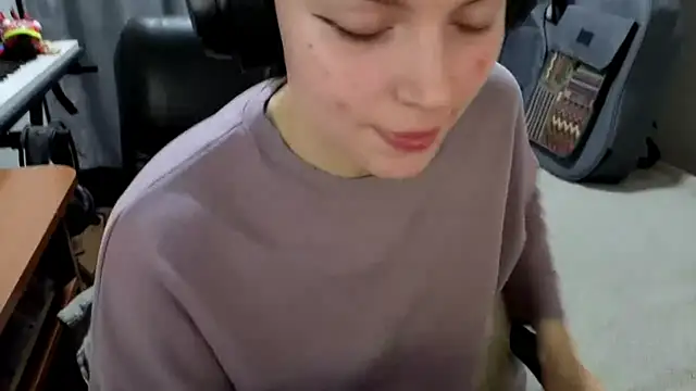 CutieAnny online show from 04-15-26, 08:21