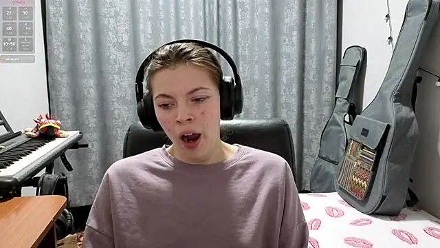 CutieAnny online show from 04-15-26, 08:20