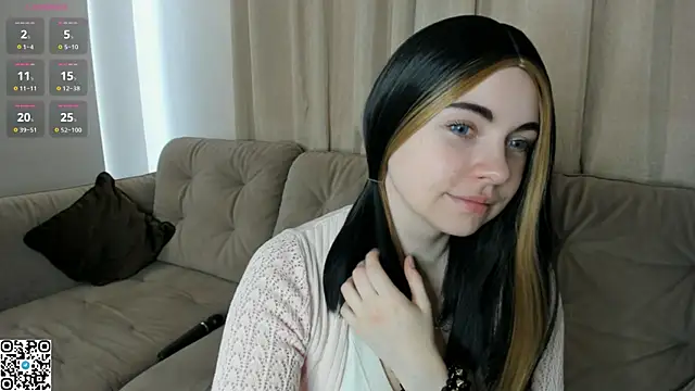 Snapshot of EvaBlimey chatting on 10-10-25, 04:33 EvaBlimey online show from 10-10-25, 04:33