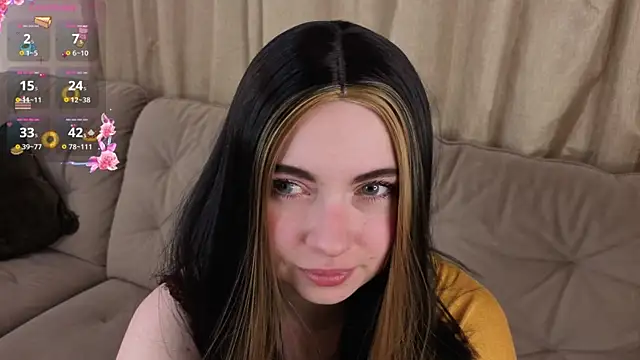 Snapshot of EvaBlimey chatting on 12-14-25, 09:47 EvaBlimey online show from 12-14-25, 09:47