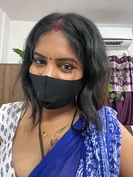 Snapshot of V-Hot-Sweti chatting on 10-31-25, 05:36 V-Hot-Sweti online show from 10-31-25, 05:36