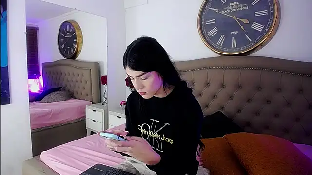 Snapshot of AuroraRicci chatting on 10-17-25, 12:41 AuroraRicci online show from 10-17-25, 12:41