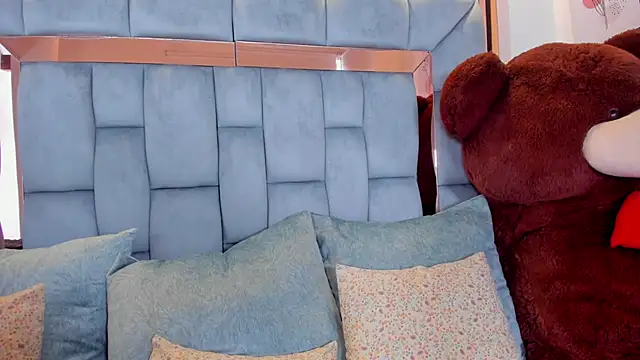 Snapshot of chloeriveraa chatting on 11-18-25, 05:17 chloeriveraa online show from 11-18-25, 05:17