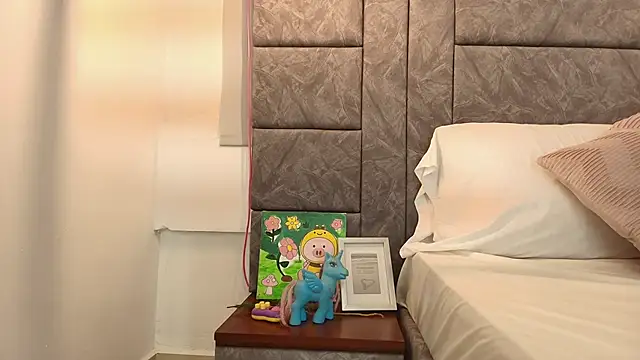 Snapshot of alaska__williams__ chatting on 10-29-25, 11:06 alaska williams online show from 10-29-25, 11:06