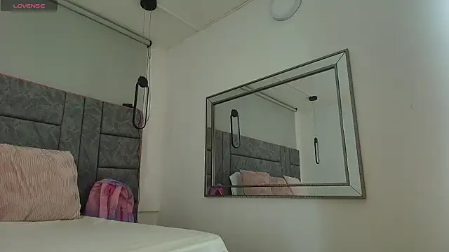 Snapshot of alaska__williams__ chatting on 11-08-25, 01:06 alaska williams online show from 11-08-25, 01:06