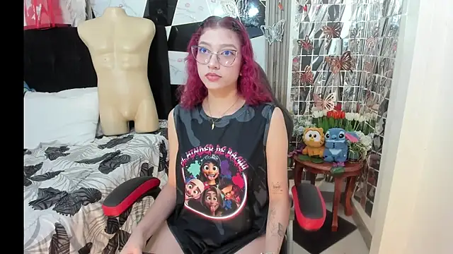 sophia arevalo online show from 03-29-26, 04:12