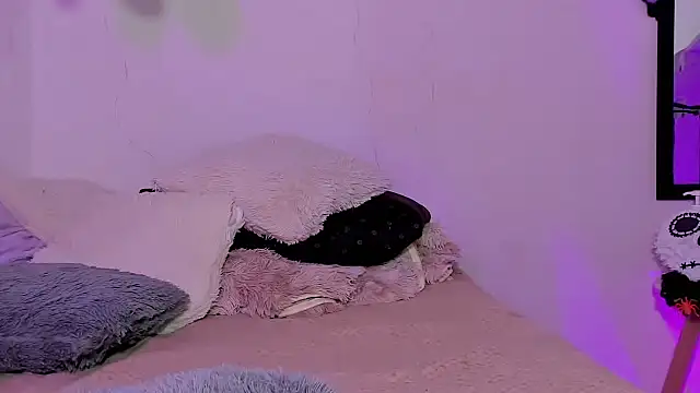 Snapshot of Naomi_Flame chatting on 11-05-25, 11:05 Naomi Flame online show from 11-05-25, 11:05